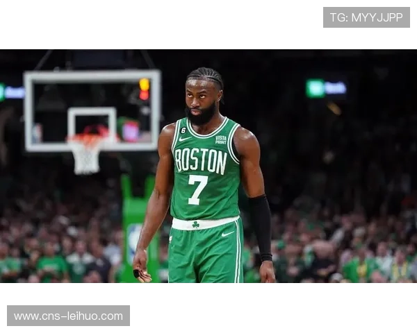 杰伦布朗场均29.7分6.4篮板，带领绿军稳居东部前列